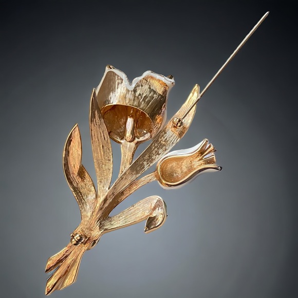 Ari D. Norman White Tulip Brooch - Picture 10 of 11